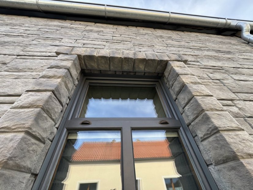 Fasádní obklad - NOVIK Hand Cut Stone HC100 - 220 Smoke White