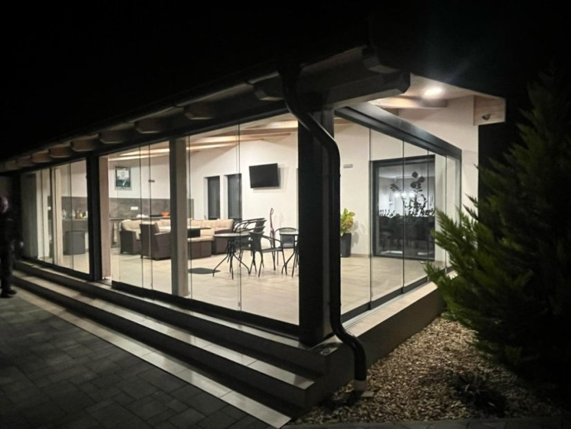 Masivní hliníková polykarbonátová pergola MB Line - krémová bílá - Rozměr: 406 x 200 cm