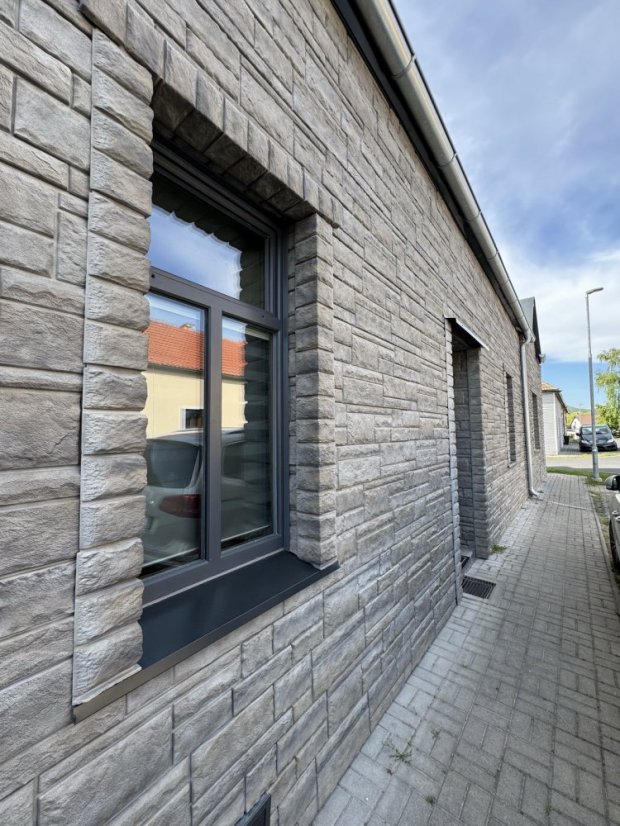 Fasádní obklad - NOVIK Hand Cut Stone HC100 - 220 Smoke White