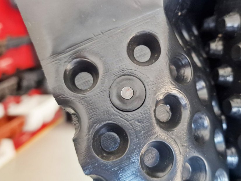 Kalený hřeb s podložkou pro nopové fólie