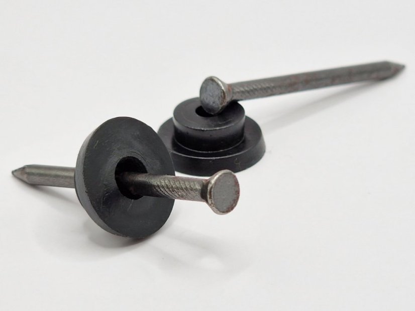 Kalený hřeb s podložkou pro nopové fólie