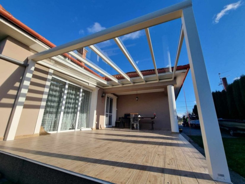 Masivní hliníková skleněná pergola MB Line - Rozměr: 406 x 250 cm, Barva: RAL 9001 krémová bílá