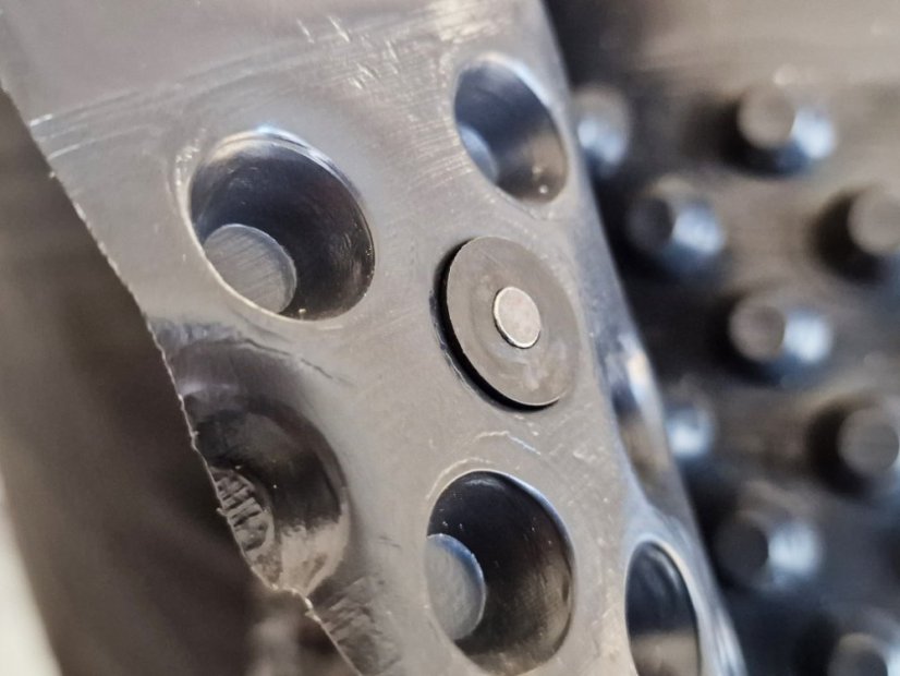 Kalený hřeb s podložkou pro nopové fólie